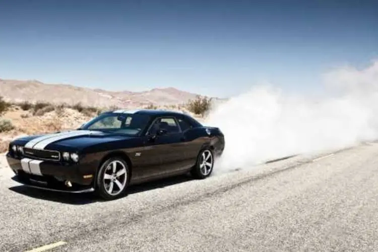
	Dodge Challenger: nova s&eacute;rie especial traz a exclusiva op&ccedil;&atilde;o de motoriza&ccedil;&atilde;o 5.7 V8 HEMI, preparada para entregar 375 cv
 (Divulgação)
