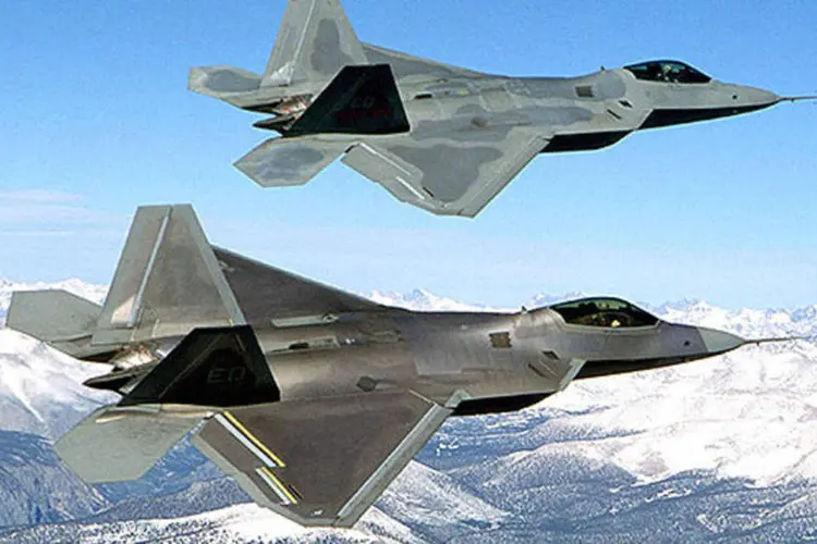 
	Avi&otilde;es de combate F-22
 (US Air Force)