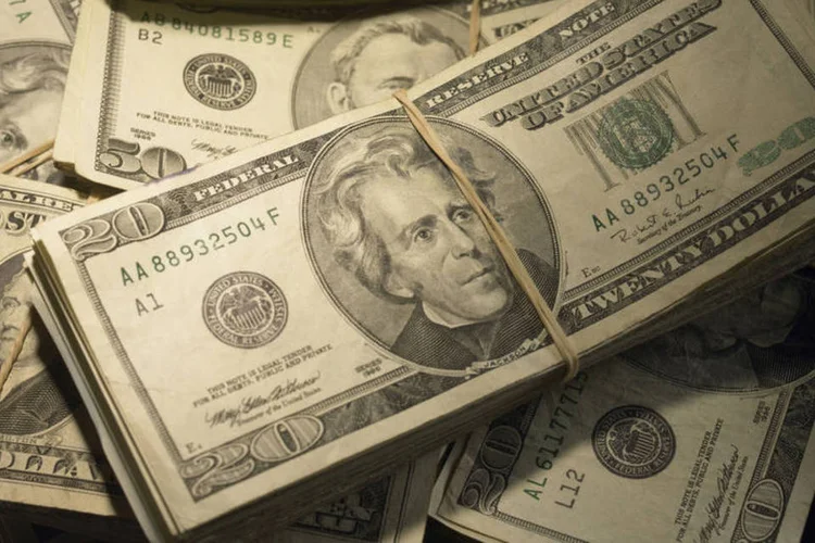 
	D&oacute;lares: o BC vendeu no in&iacute;cio da tarde 4,4 mil swaps cambiais, equivalentes a venda futura de d&oacute;lares, da oferta de at&eacute; 20 mil
 (thinkstock)