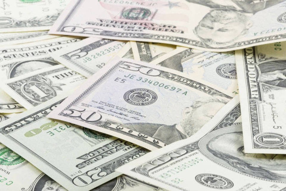 Dólar vai acima de R$ 3,45 após nova fase da Lava Jato