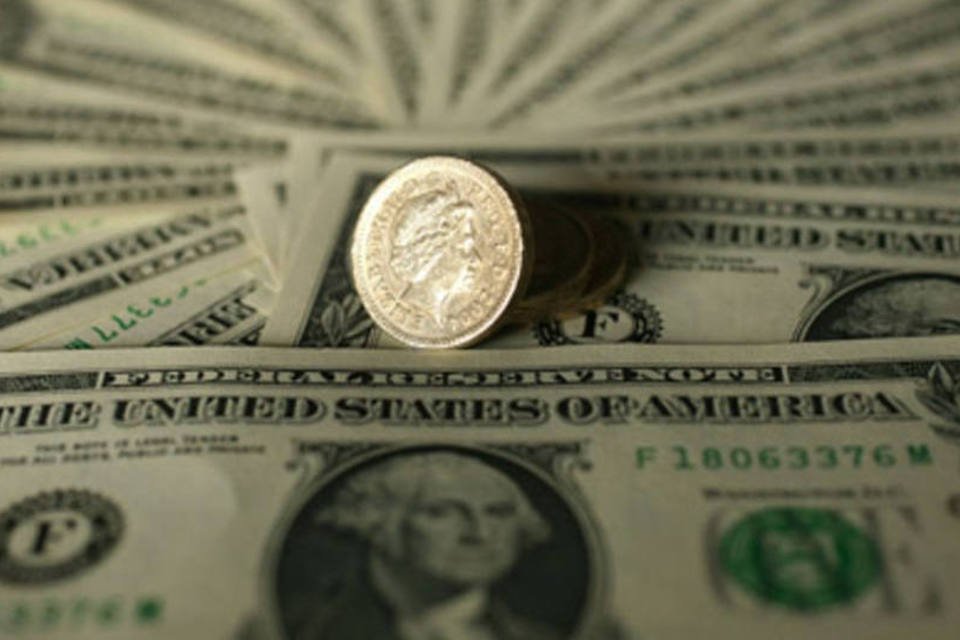 Dólar fecha em queda com venda parcial de swaps pelo BC