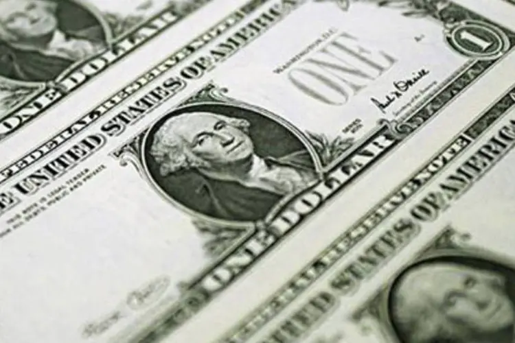 Dólar: nesta tarde, o dólar caía ante o peso mexicano, uma das moedas mais afetadas pela disputa eleitoral nos EUA (.)