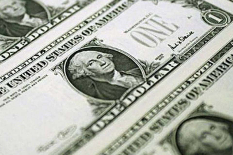 Dólar cede 0,77% e fecha a R$3,18 seguindo exterior