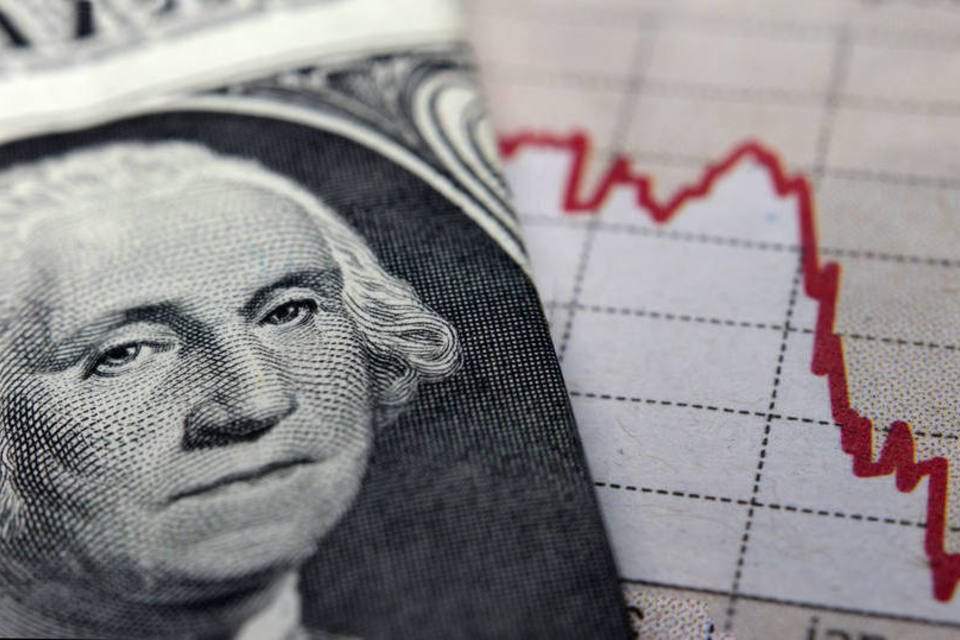Dólar cai 0,77% e caminha a R$3,10 com Ptax e atento ao Fed