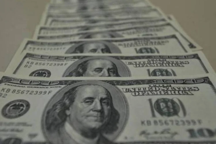
	O d&oacute;lar &agrave; vista no balc&atilde;o &eacute; o &uacute;nico ativo negociado no feriado de hoje
 (Marcello Casal Jr./Agência Brasil)