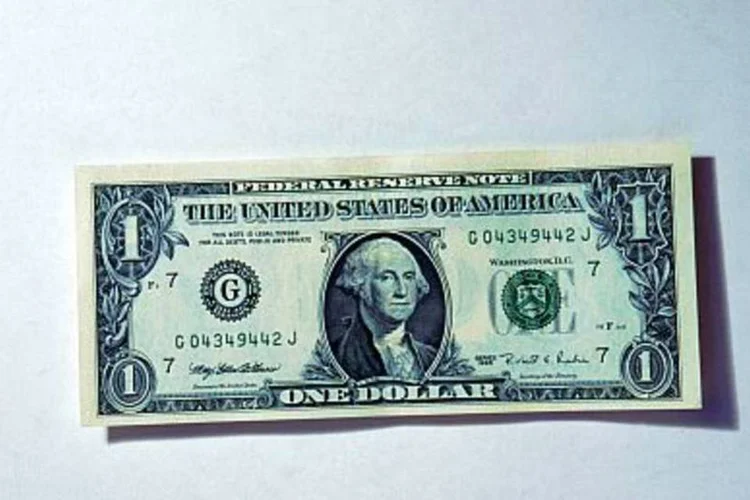 Dólar: o feriado nos Estados Unidos hoje esvazia as mesas de negociações das praças globais e a consequência aqui, para o mercado de câmbio doméstico, deve ser um dia morno de negócios (Germano Lüders/EXAME.com)