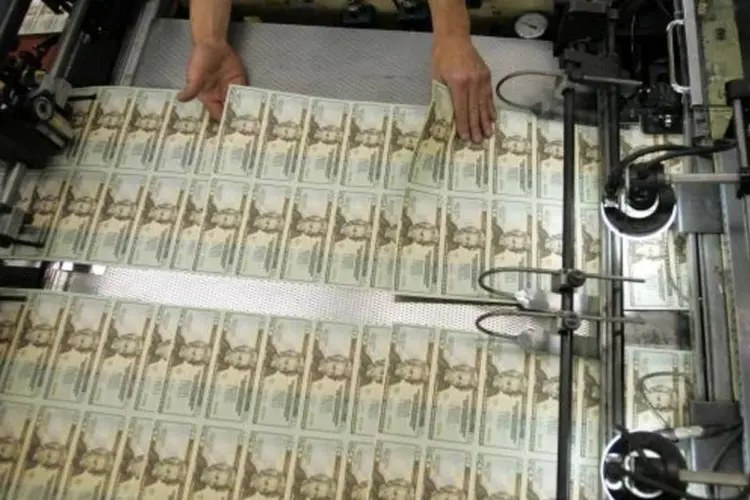 Dólar impresso (Joe Raedle/Getty Images)