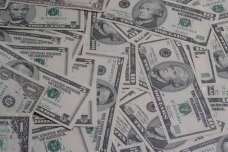 Queda do dólar está provocando um aumento nas tensões entre os ministros das Finanças de todo o mundo  (.)