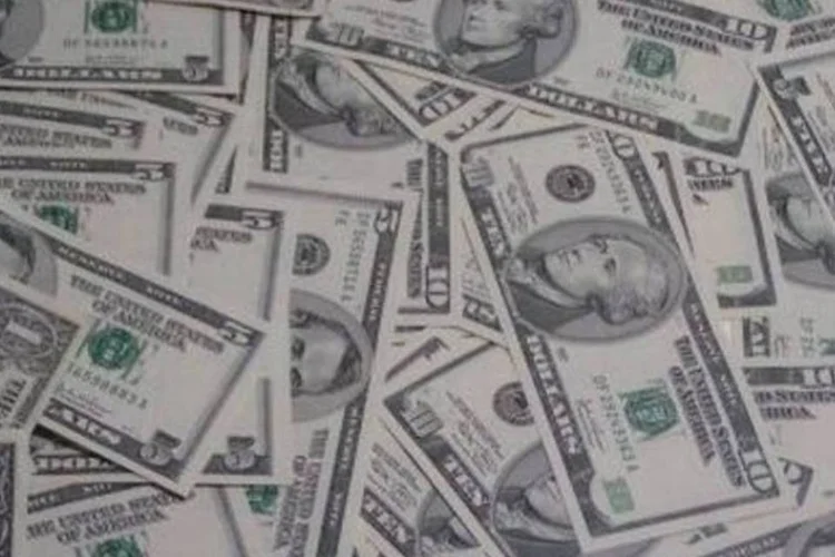 Dólar deve continuar fraco até pelo menos meados de 2011 (.)