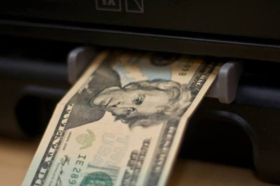Saída de dólares supera entrada em US$ 1,47 bi até dia 23