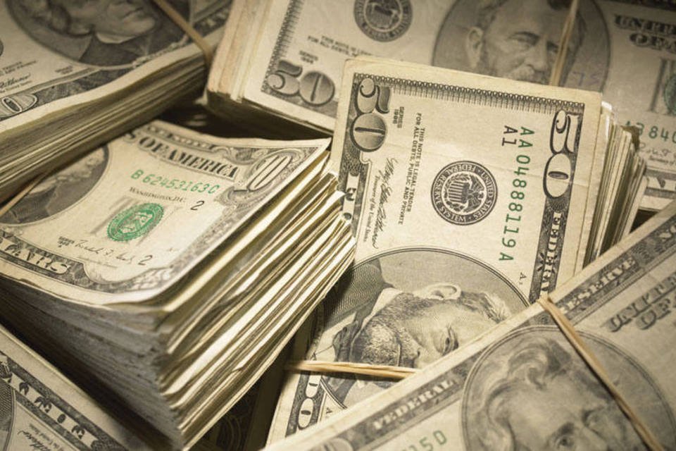 Dólar amplia queda e toca no patamar de R$3,57