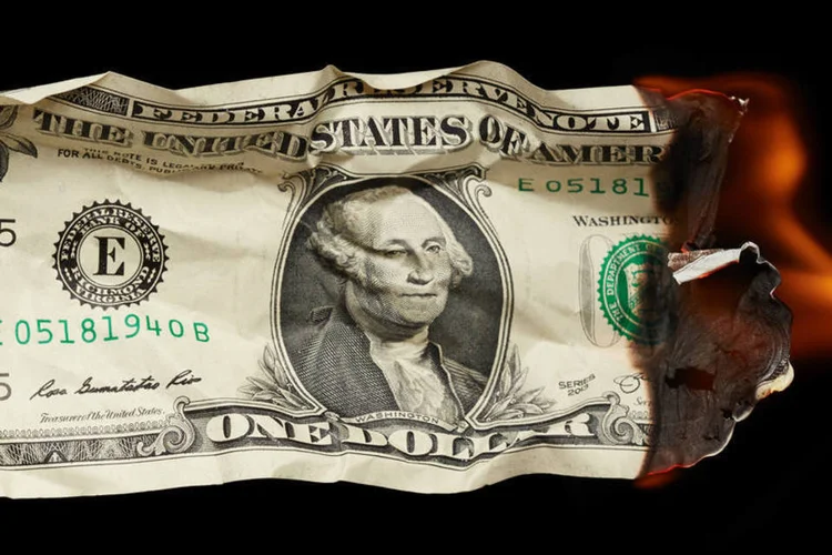 
	D&oacute;lar queimando: BTG reduz proje&ccedil;&otilde;es para o d&oacute;lar em 2016 e 2017
 (Thinkstock)