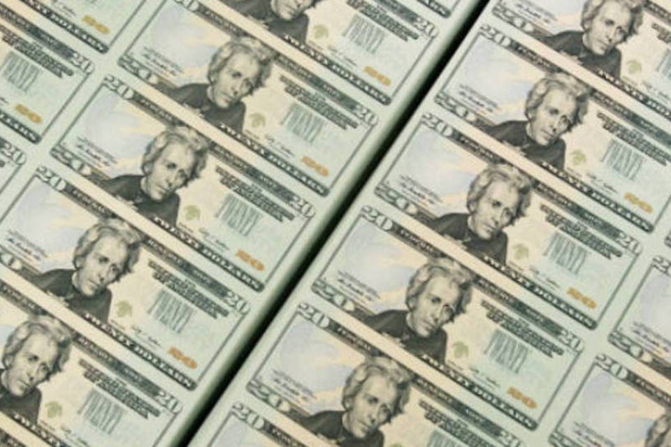 Dólar sobe a R$4,16, maior fechamento na história do real