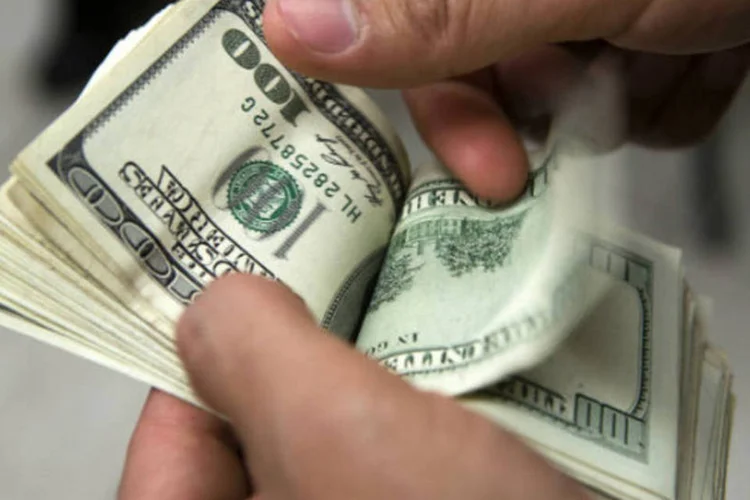 
	D&oacute;lar: &agrave;s 10h07, o d&oacute;lar avan&ccedil;ava 0,21%, a 2,3600 reais na venda, depois de subir 0,75%, para 2,3550 reais, na v&eacute;spera
 (Susana Gonzalez/Bloomberg)