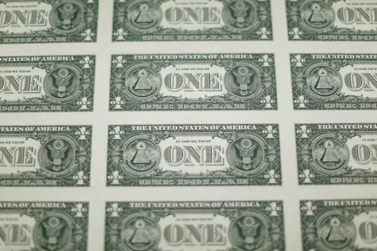 
	D&oacute;lar: no fim, o d&oacute;lar registrou baixa de 0,91%, aos R$ 3,7776
 (Gary Cameron/Reuters)