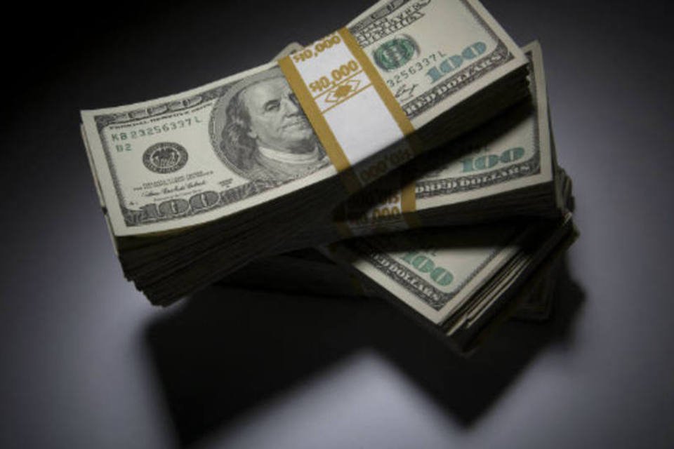 Dólar oscila pouco ante iene à espera de fala de Yellen