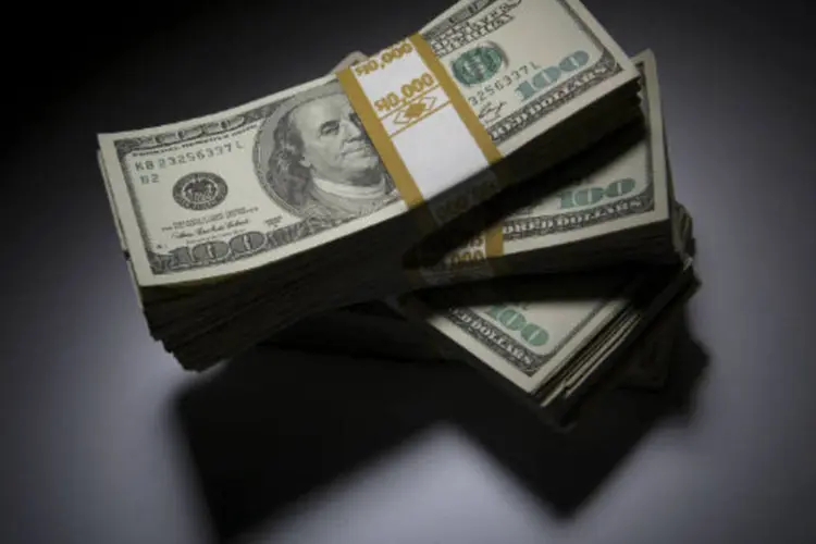 
	Notas de d&oacute;lar: o d&oacute;lar de balc&atilde;o disparou 1,36% hoje, aos R$ 3,050
 (Scott Eells/Bloomberg)