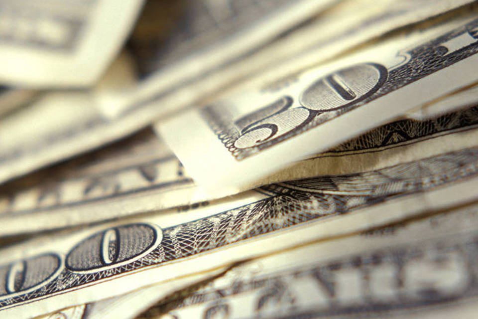 Dólar sobe pela 4ª sessão e vai a R$3,36, com fiscal e China