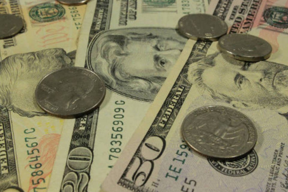 Dólar recua após Mantega citar taxa de R$ 1,850