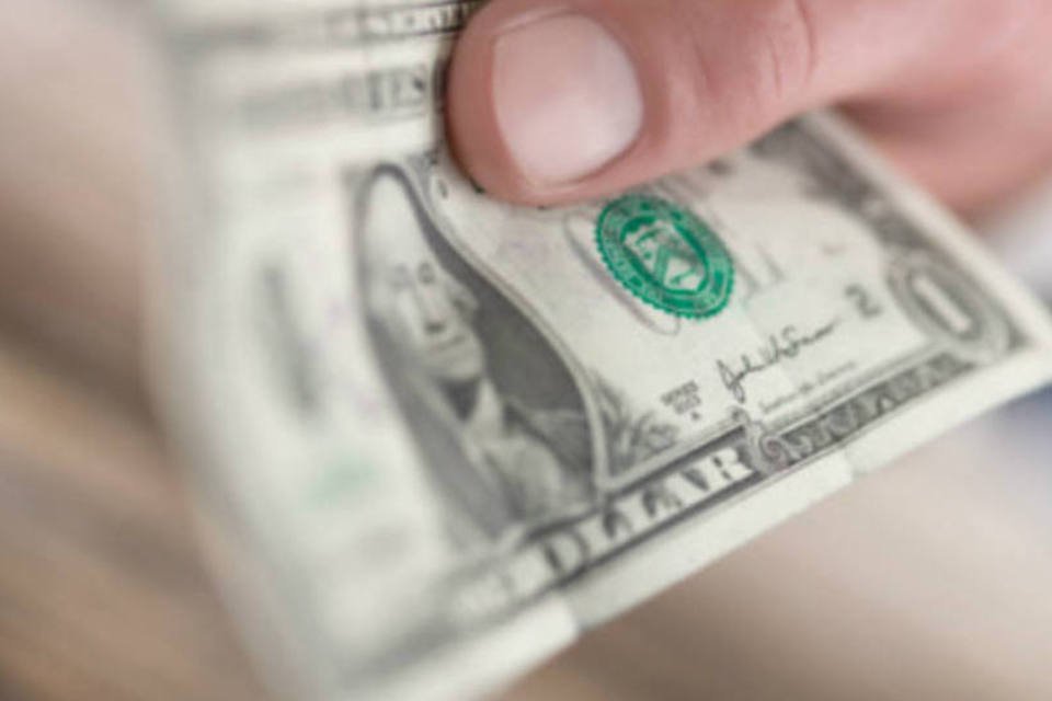 Dólar à vista abre em queda com acordo nos EUA