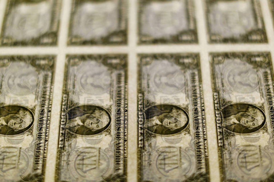 Dólar cai 1% e se aproxima de R$3,35 antes de fala de Yellen