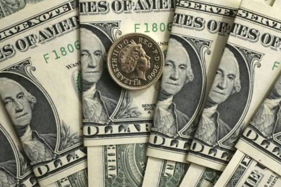 Mercado de dólar mira o exterior e moeda volta a subir