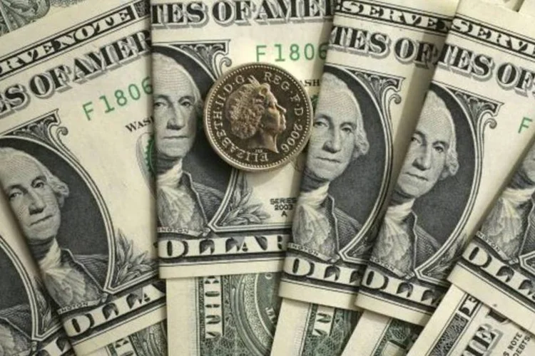 
	D&oacute;lar: o diretor da Fiesp defendeu as a&ccedil;&otilde;es do governo para manter a moeda norte-americana no n&iacute;vel atual, mesmo com a ocorr&ecirc;ncia do &quot;tsunami monet&aacute;rio&quot; externo
 (Christopher Furlong/Getty Images)