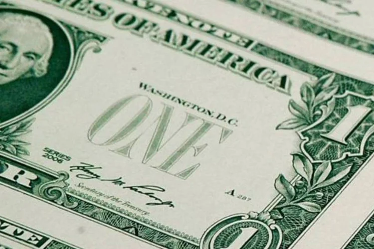No mercado à vista, o dólar fechou em baixa pelo terceiro dia consecutivo no balcão e de volta ao patamar de R$ 1,73 (Mark Wilson/Getty images)