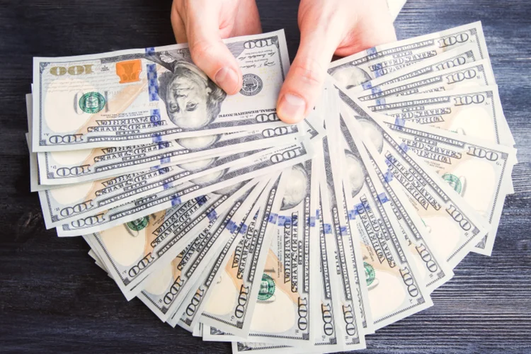 Bons salários para quem só tem faculdade (Thinkstock/Peshkova)