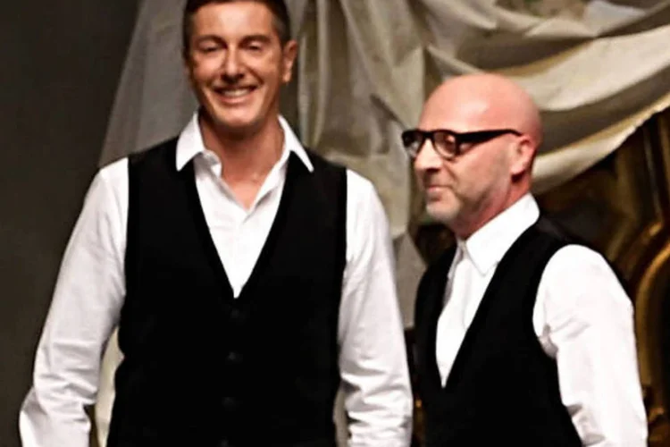 
	Stefano Gabbana (esq) e Domenico Dolce, criadores da grife Dolce &amp; Gabbana, em desfile em Mil&atilde;o em janeiro de 2013
 (Vittorio Zunino Celotto/Getty Images)