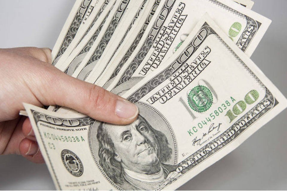 Gastos de brasileiros em viagens ao exterior caem 43,5%