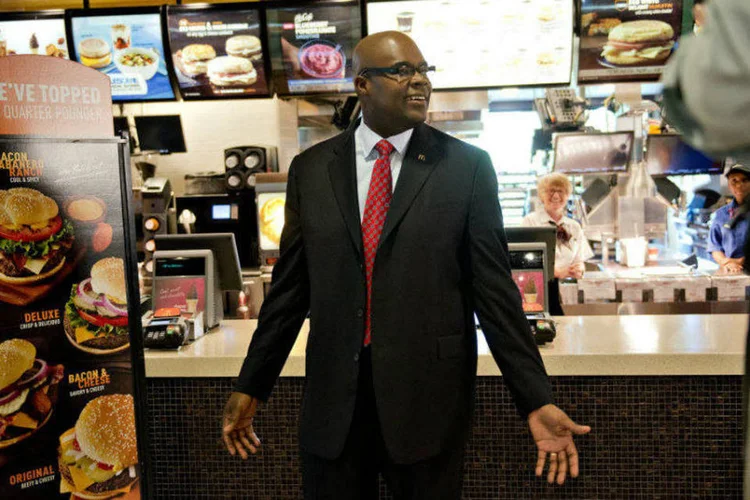 
	Don Thompson: McDonald&#39;s anunciou na quarta-feira que o vice-presidente de marcas, Steve Easterbrook, substituir&aacute; Don Thompson como presidente-executivo
 (Daniel Acker/Bloomberg)