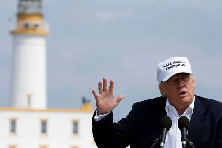 Trump: entre os argumentos apresentados para obter as permissões de construção do muro, a equipe de Trump afirmou que o complexo necessitava se proteger dos efeitos do aquecimento global (Carlo Allegri / Reuters)
