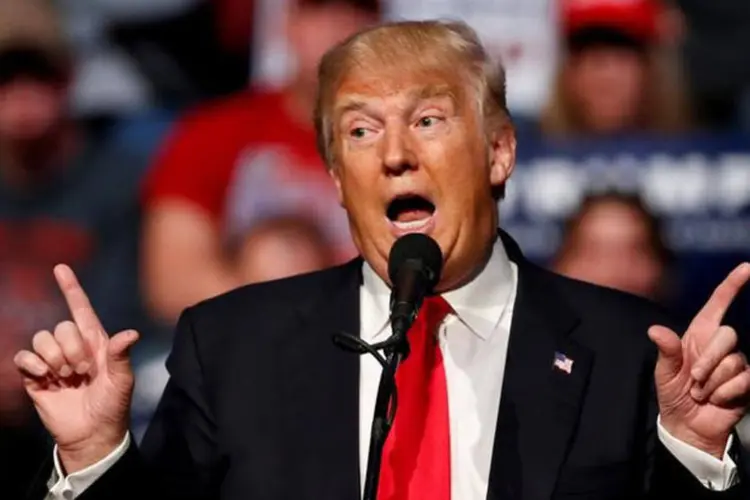 
	Trump: o candidato prometeu deportar imigrantes ilegais, construir um muro na fronteira norte-americana com o M&eacute;xico e proibir temporariamente a entrada de mu&ccedil;ulmanos nos EUA
 (Kamil Krzaczynski / Reuters)
