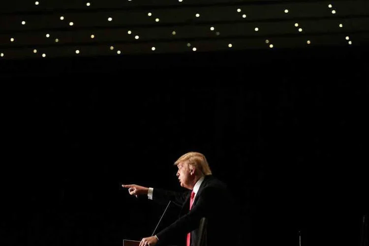 
	O pr&eacute;-candidato republicano Donald Trump: todos os sinais apontavam para uma vit&oacute;ria de Trump na primeira disputa
 (Joshua Lott/Getty Images)