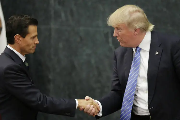 Peña Nieto e Donald Trump: "Meu governo buscará nesta nova etapa de relação bilateral oportunidades que beneficiem ambas sociedades" (Henry Romero / Reuters)
