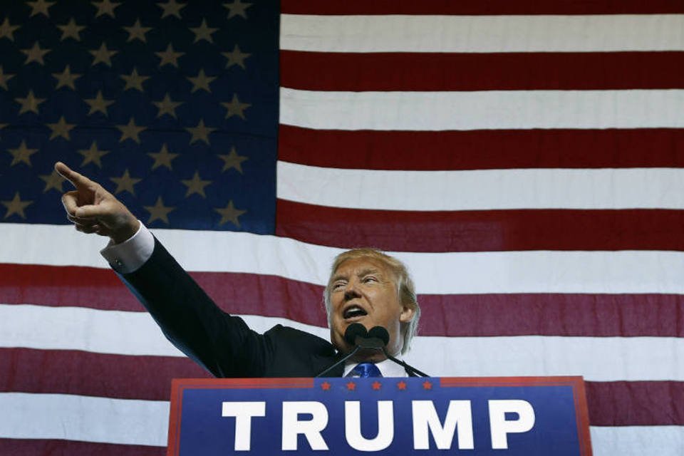 Aumenta preocupação de eleitores com laços entre Trump e Rússia