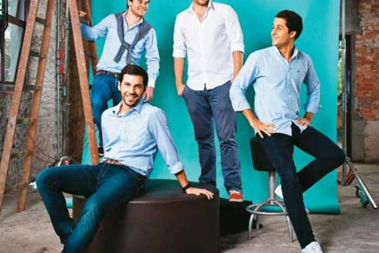 O empresário alemão Malte Horeyseck (em pé, ao centro) e os sócios da Dafiti: O vencedor será escolhido pela equipe de Marketing do e-commerce (Germano Lüders/EXAME.com)