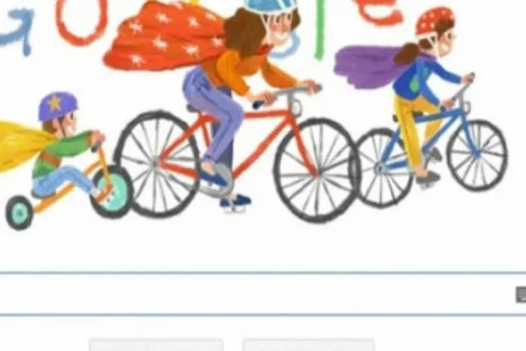 Doodle: mãe e filhos vestem capacetes e capas em doodle especial (Reprodução/Google)