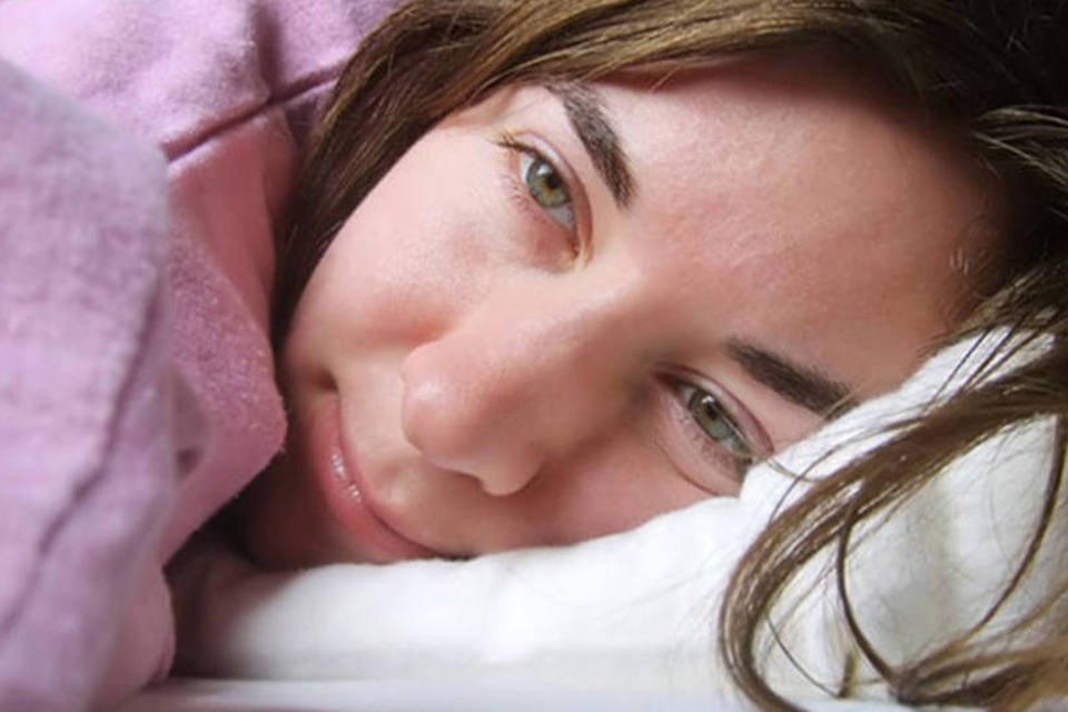 Dormir menos que seis horas eleva risco de AVC