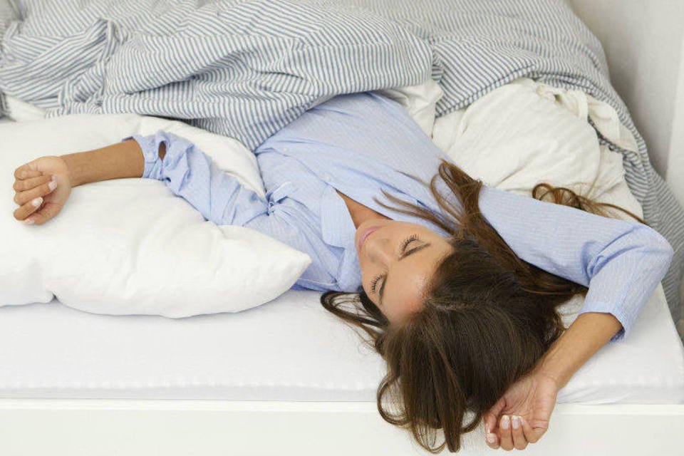 Respirar pela boca ao dormir aumenta risco de cáries