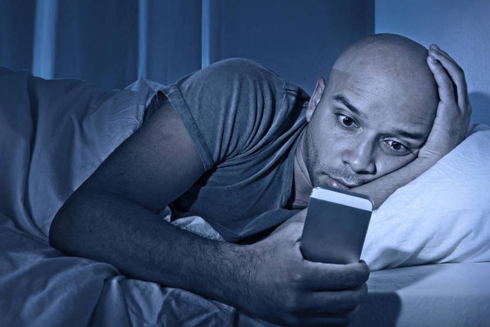 Usuários digitais dormem menos horas do que ficam online