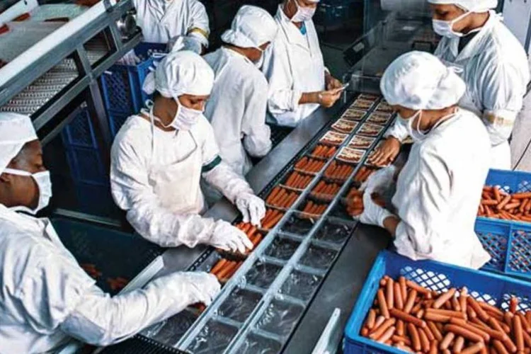
	F&aacute;brica da Doux: acordo, que est&aacute; para ser assinado nos pr&oacute;ximos dias, levaria a D&amp;P, uma empresa familiar de investimentos chefiada por Didier Calmels, a obter 52,5% da Doux
 (Liane Neves/EXAME.com)