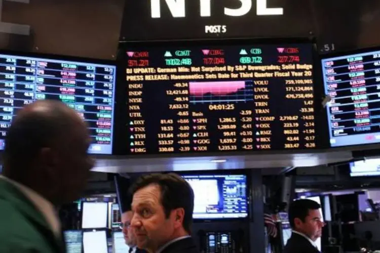 
	Dow Jones e outros &iacute;ndices na bolsa de Nova York, a NYSE: &agrave;s 14h20 (de Bras&iacute;lia), o &iacute;ndice Dow Jones ca&iacute;a 60 pontos (0,37%), para 16.391 pontos
 (Spencer Platt/Getty Images)