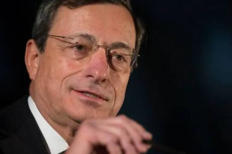 
	&quot;Posso falar a voc&ecirc;s hoje com um pano de fundo de retorno relativo da confian&ccedil;a nas perspectivas da zona do euro&quot;, disse Draghi
 (Thomas Peter/Reuters)