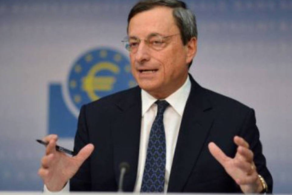 BCE segue crucial para impulsionar zona do euro, diz Draghi