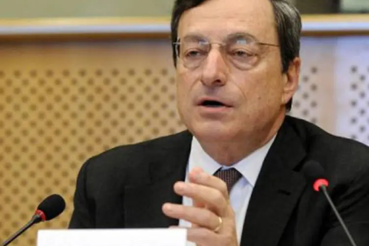 Draghi: "precisamos de pilares sólidos nos âmbitos financeiros, orçamentários e de política estrutural" (Thierry Charlier/AFP)