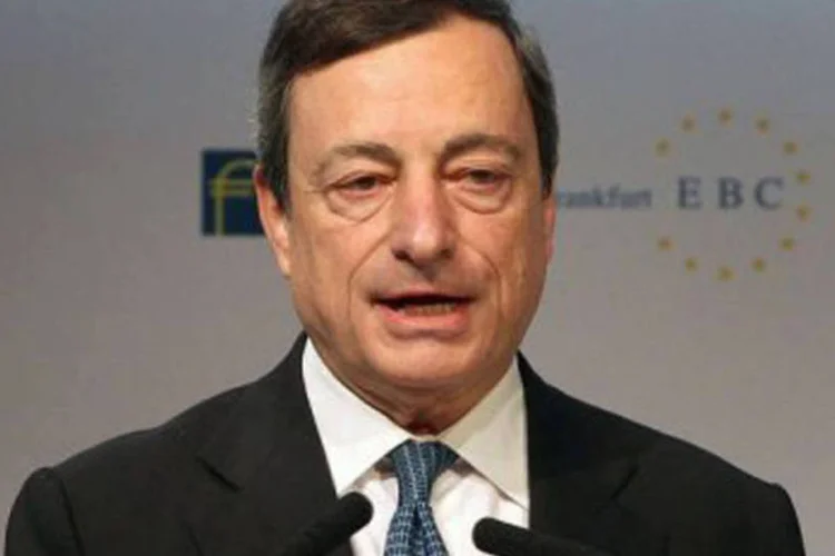 
	O presidente do Banco Central Europeu (BCE), Mario Draghi: Draghi&nbsp;afirmou que a fragilidade econ&ocirc;mica se estender&aacute; nos primeiros meses de 2013.
 (Daniel Roland/AFP)