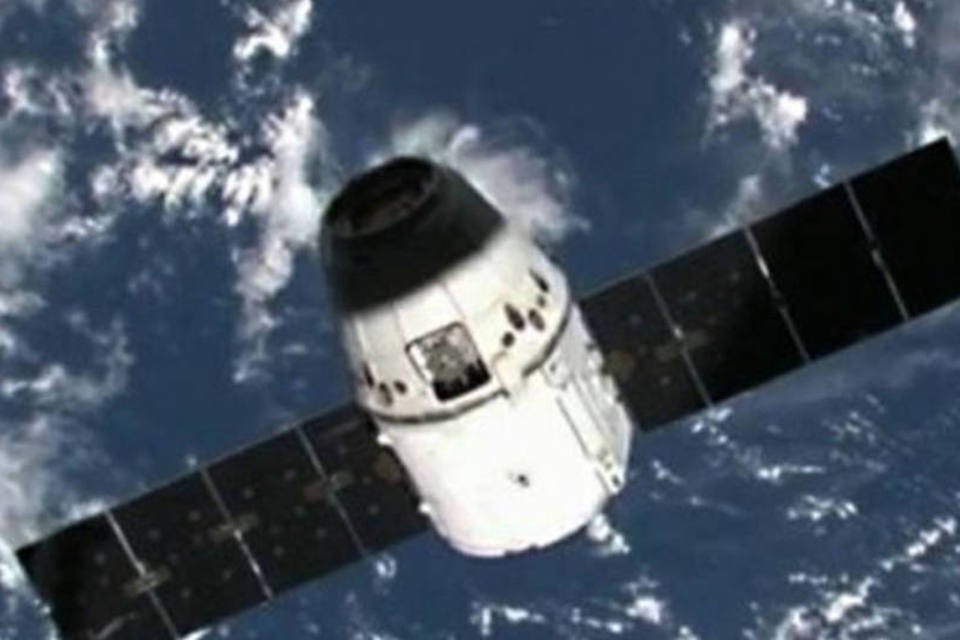 Dragon faz história ao completar voo comercial à ISS
