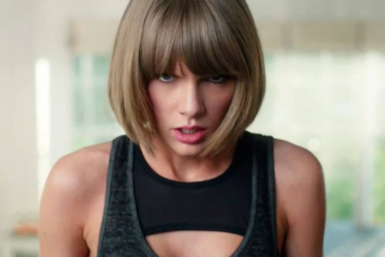 Comercial da Apple: queda de Taylor Swift e subida de Drake (Reprodução)